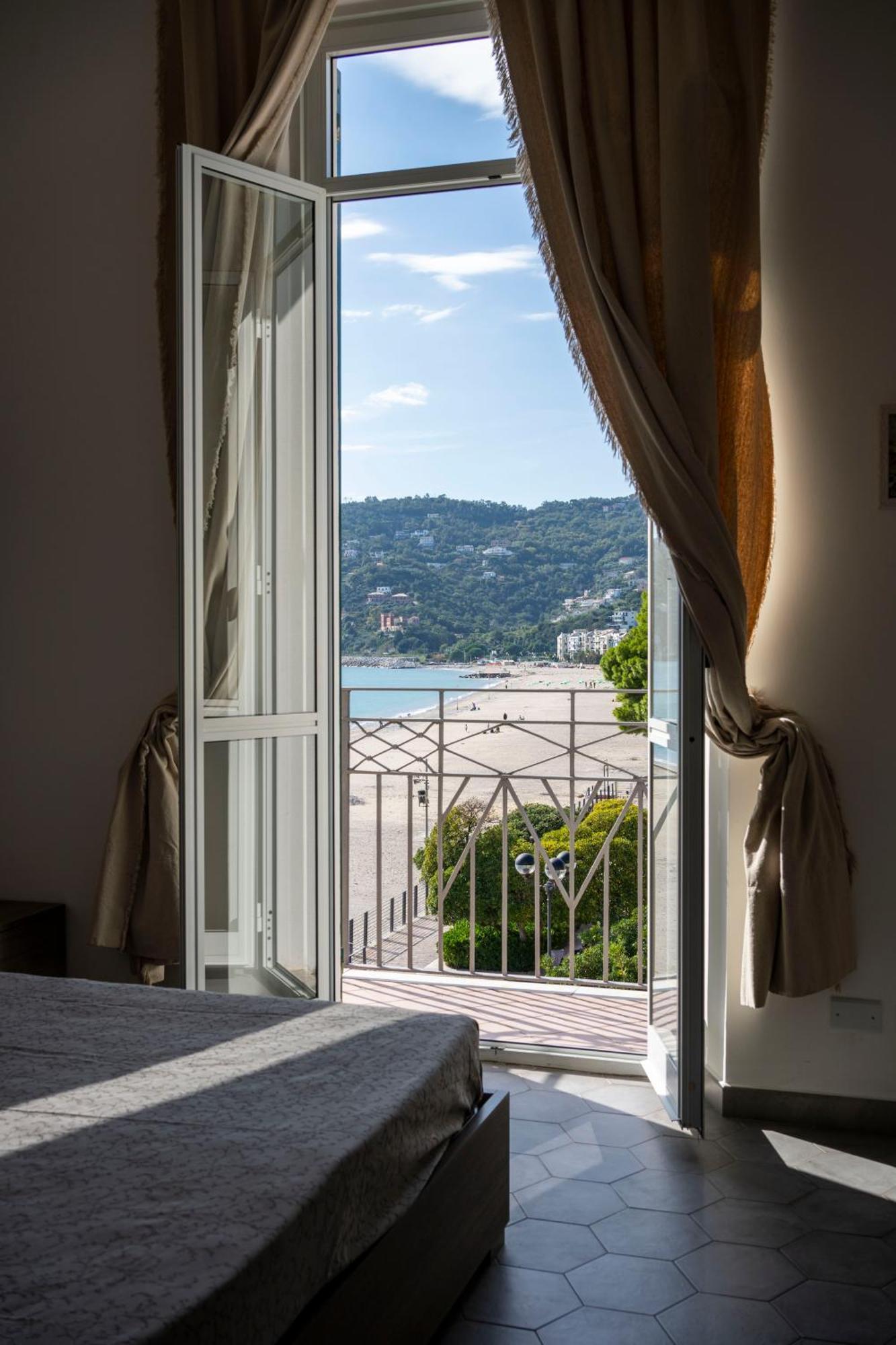 Hotel Miramare Spotorno Exterior photo